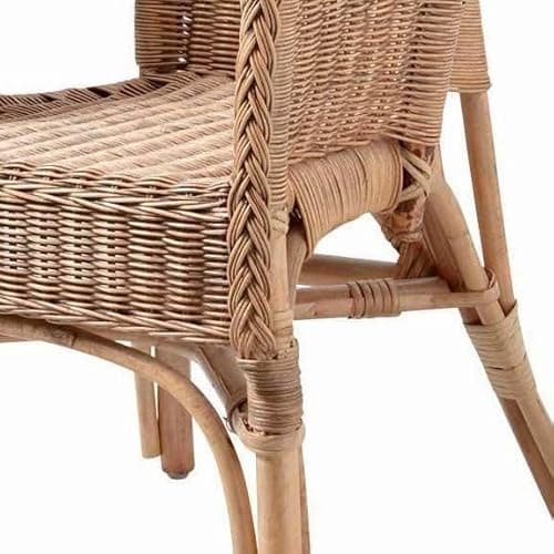 Fauteuil en rotin marron avec structure en bois naturel